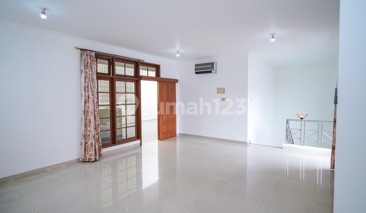 Turun Harga Dijual Rumah 3 Lantai Siap Huni di Krukut Taman Sari Jakarta Barat 2