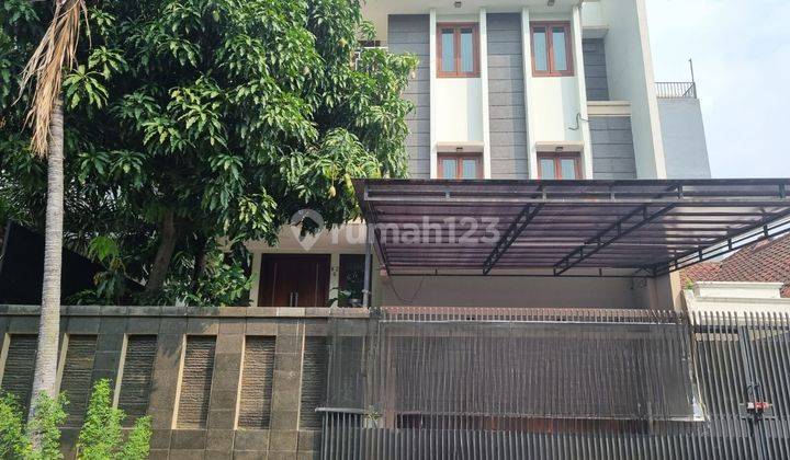 Dijual Rumah Siap Huni di Permata Buana Row Jalan Lebar 1