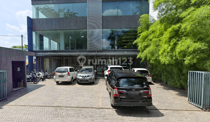 Gedung Baru 4 Lantai di Pinggir Jalan Raya Kebon Jeruk 1