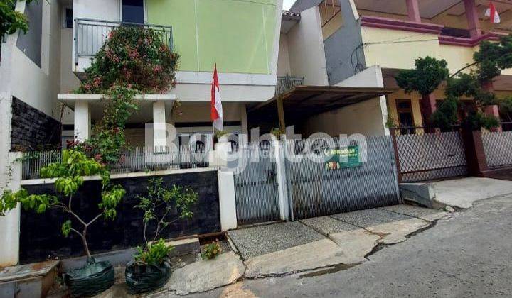 RUMAH CANTIK TERAWAT LOKASI STRATEGIS 1