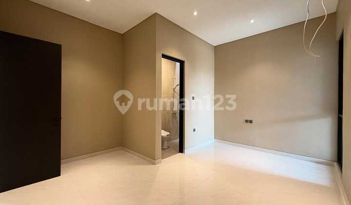 Rumah Cantik dengan Kolam Renang Pribadi di Kawasan Premium Bintaro Jaya 2