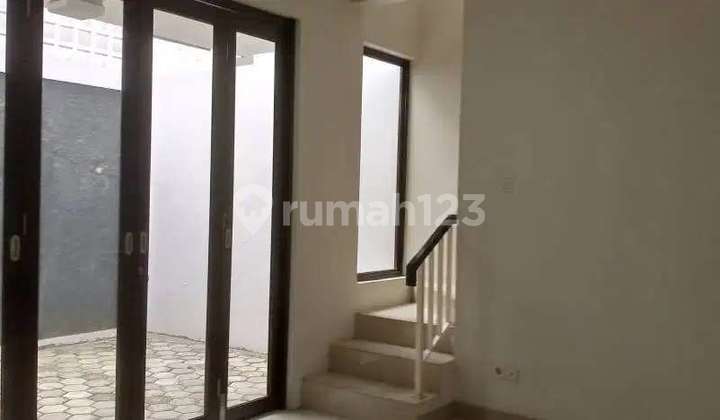 Dijual Rumah Siap Huni Strategis di Discovery Bintaro