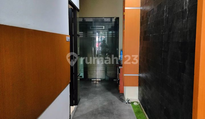 Attached Shophouses in the Premium Business Area of Pondok Indah 2