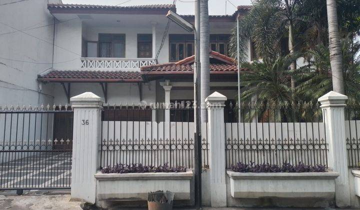 Rumah 2 Lantai Dijual  Murah Lokasi Strategis di Gandaria 1