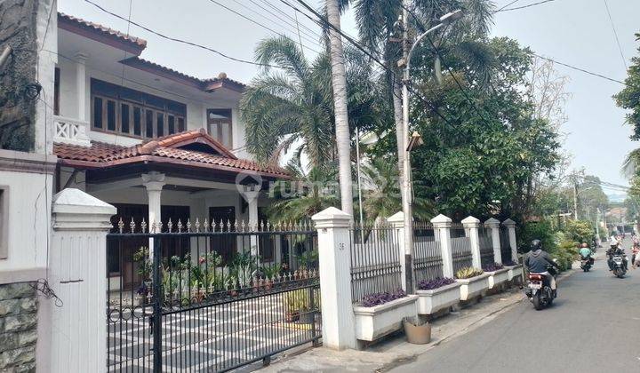 Rumah 2 Lantai Dijual  Murah Lokasi Strategis di Gandaria 2