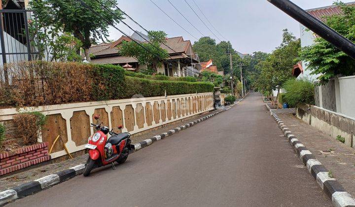 Rumah 2 Lantai Dijual Murah Lokasi Strategis dan lingkungan aman 1