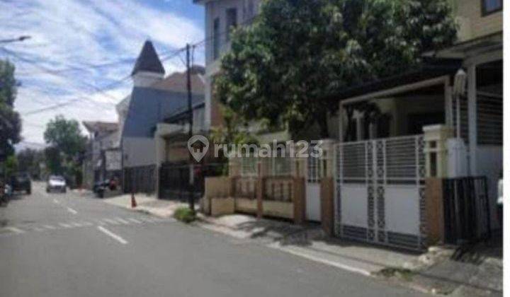 Rumah 2 Lantai Bagus Dijual Melalui Lelang Lokasi Strategis 