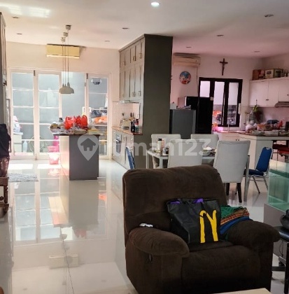 Rumah Orange Villa Town Kebon Jeruk Dijual Melalui Lelang