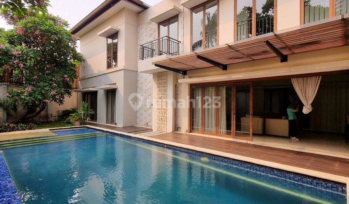 Villas Kemang, 621m, private pool, Gazebo, 3lt, Modern, Eksklusif 1