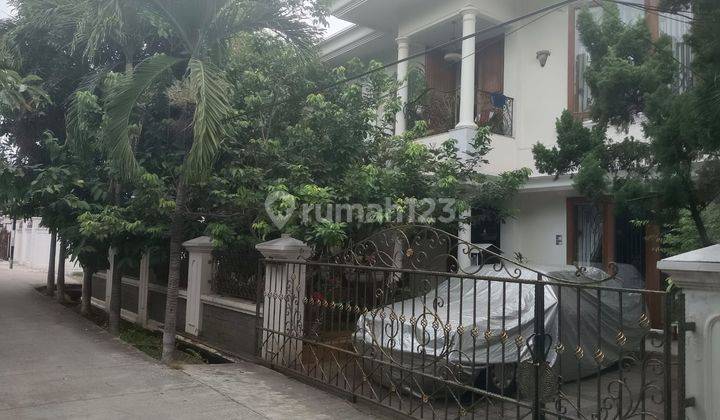 Rumah huk 320m, depan mall klp gading, depan taman, murah, lemari kayu jati, strategis 1