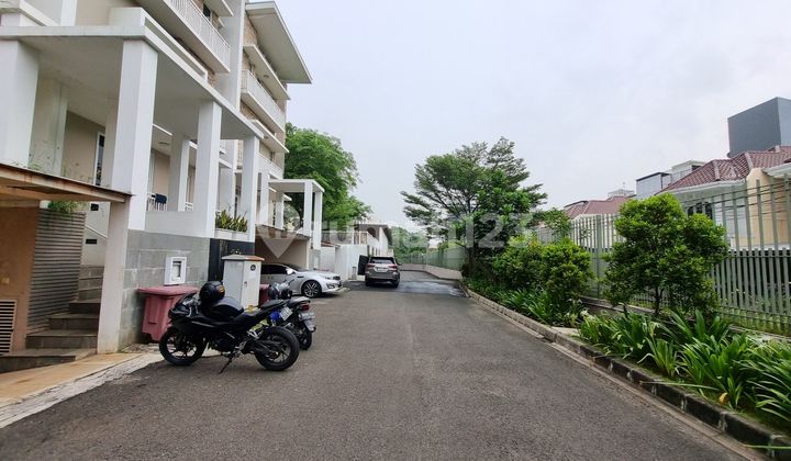 Sherwood Residence Premium Townhouse, 4 floors, Private, Strategic Location 2