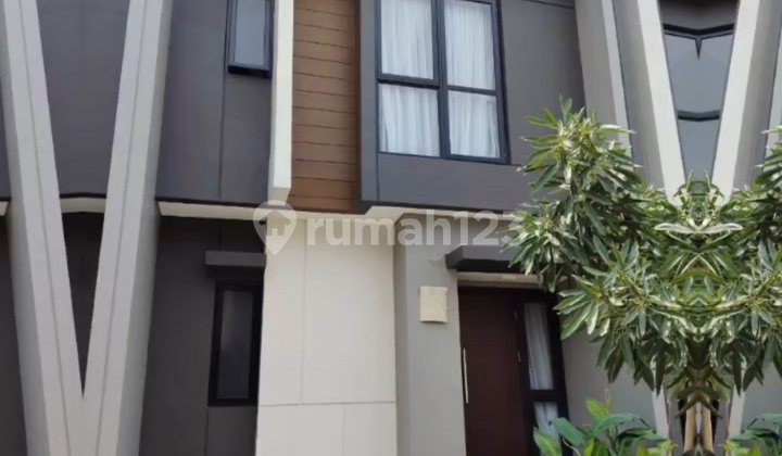 For Rent: New Crown Gading House, 2 floors, Nice, Affordable, 2 bedrooms.