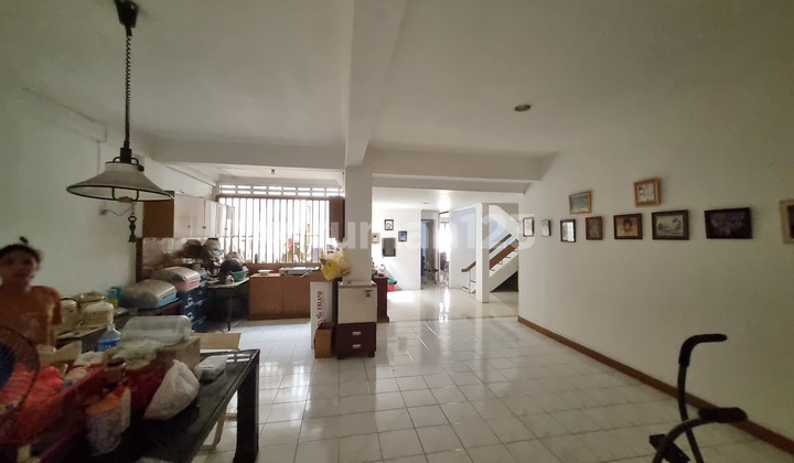 Torompio Raya 187M, Pinggir Jalan Raya, Strategis