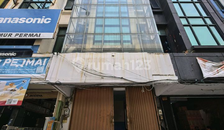 Bulevard Raya Shop House, 3 Floors, Good Condition, Move-In Ready, Strategic Location Bulevard Raya Shop House, 3 Floors, Good Condition, Move-In Ready, Strategic Location