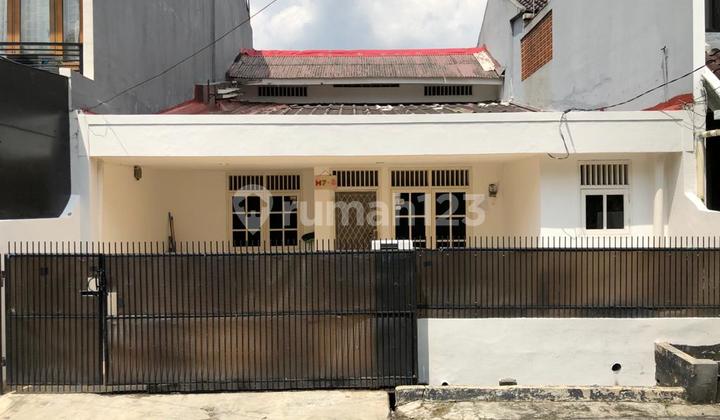 Rumah Taman Meruya Ilir Lebar 8. Jalan 2 Mobil