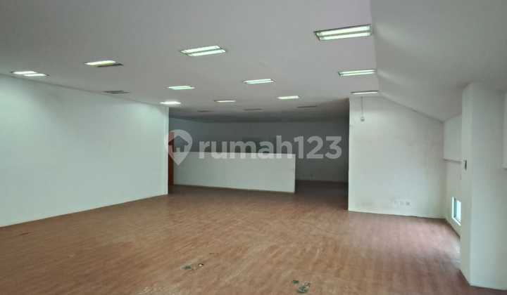 Building on Wijaya Street, South Jakarta, 2 floors, 1,494 m2