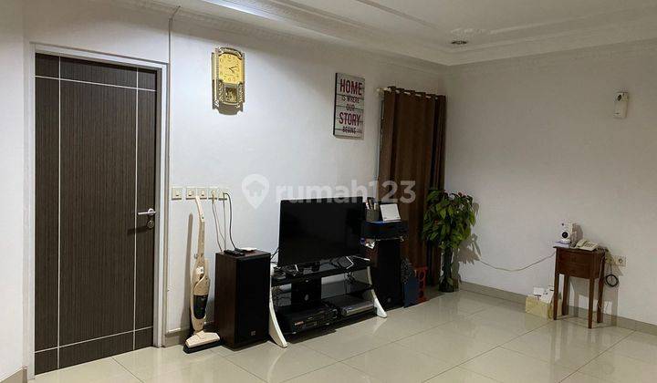 Dijual Rumah 2 Lantai Bagus Furnished di Janur Elok 2