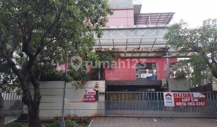 House, 4 Floors, Freehold Title, in Mitra Gading Villa Kelapa Gading