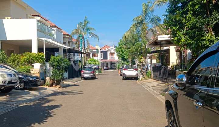 Rumah 2 Lantai SHM di Gading Residen Pelangi
, Jakarta Utara