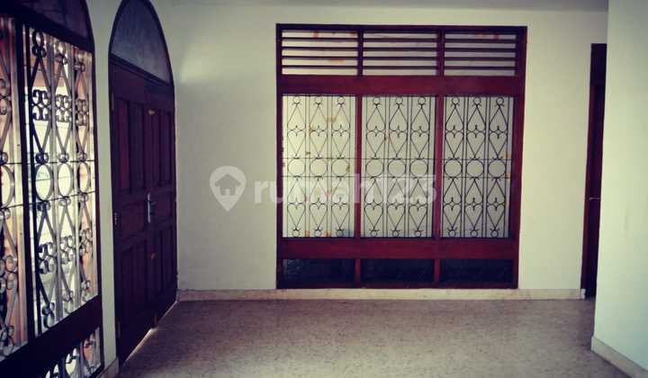 Freehold House in Cempaka Putih Timur, Central Jakarta 2