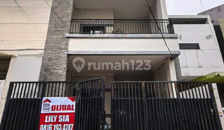 Rumah Bagus 3 Lantai SHM di Sunter Metro
