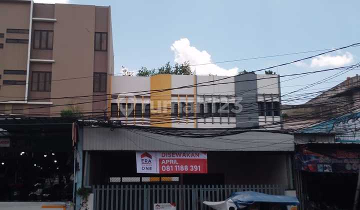 Rumah Strategis di Pinggir Jalan Raya 3 Lantai Jakarta Timur