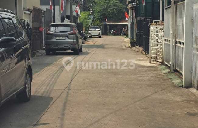 Old House with SHM on Hibrida Street, Kelapa Gading, North Jakarta 2