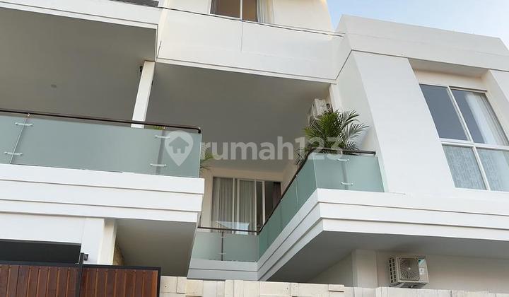 Villa 4 BR di Jimbaran dengan View Spektakuler Gwk, Sunset, Sunrise