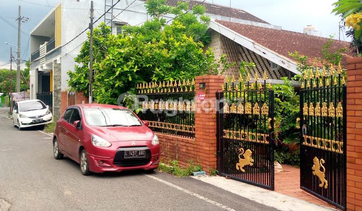 RUMAH TENGAH KOTA 389 M2 DI JL SAMBAS, RAMPAL CELAKET, KEC KLOJEN, KOTA MALANG