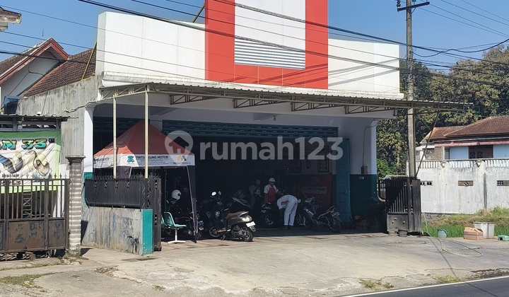 Turun Harga Ke-2 | Rumah dan Tempat Usaha Diler Motor Resmi Yg Sudah Berdiri 20 Thn Beserta Ijin di Jln Raya Kesamben, Kesamben, Blitar