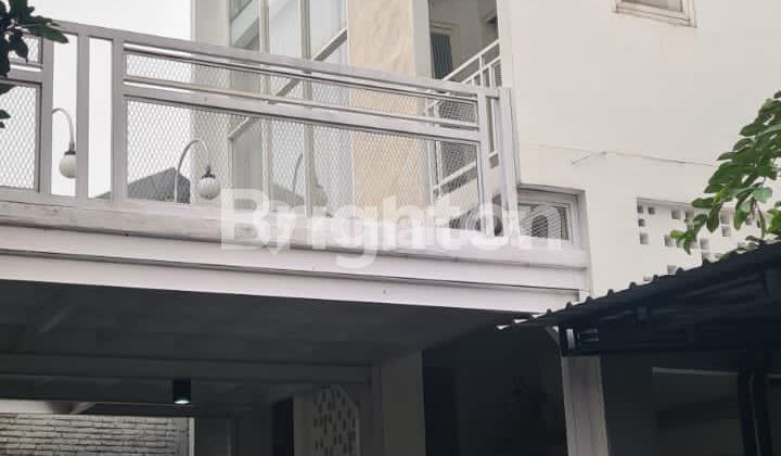 Rumah Full Furnish Hook 3 Lantai di Dinoyo, Jl Mertojoyo Barat, Merjosari, Kec Lowokwaru, Kota Malang