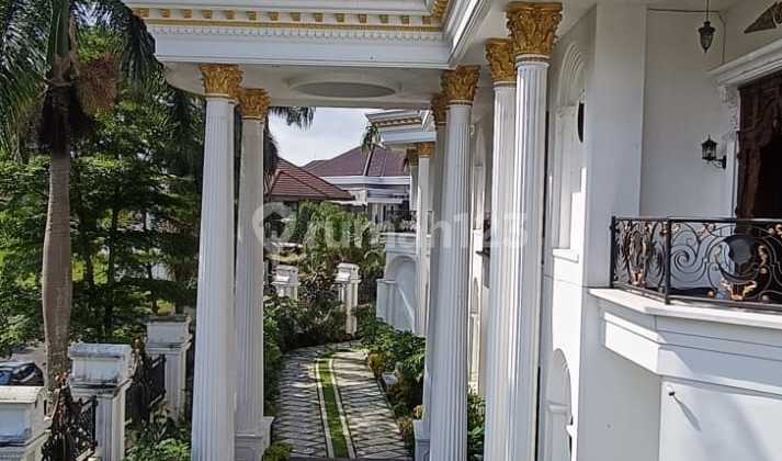 An Ultra Luxury and Iconic House in the Premium Araya Neighborhood, Malang