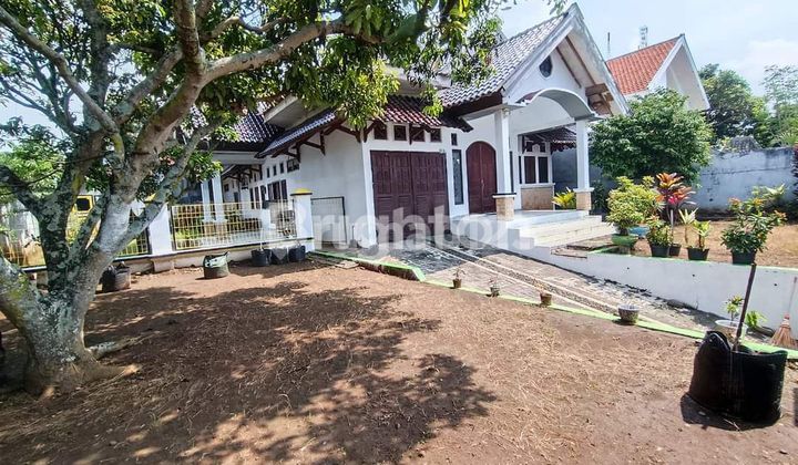 HOUSE WITH SPACIOUS LAND NEAR VILLA BUKIT TIDAR ON JL TIRTO AGUNG, MERJOSARI, LOWOKWARU DISTRICT, MALANG CITY HOUSE WITH SPACIOUS LAND NEAR VILLA BUKIT TIDAR ON JL TIRTO AGUNG, MERJOSARI, LOWOKWARU DISTRICT, MALANG CITY