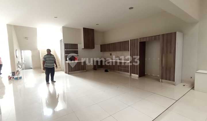 For Rent Beautiful House in Pondok Indah Area 2