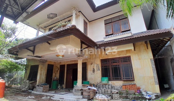 For Sale! Strategic Plot of Land with Bonus 1.5-Story House Building. For Sale! Strategic Plot of Land with Bonus 1.5-Story House Building.