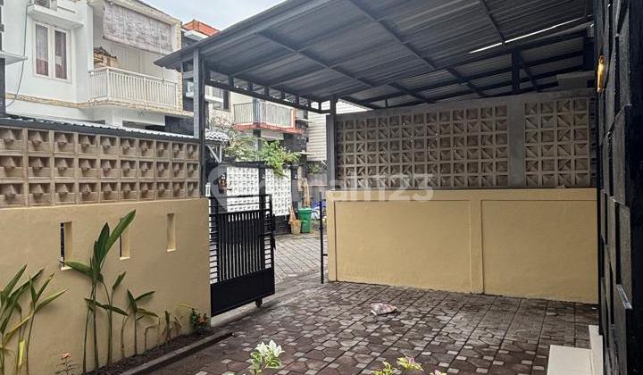 Dijual atau Disewakan Rumah Semi Villa Terletak di Dalam Kompleks Perumahan Lokasi Gatsu Barat