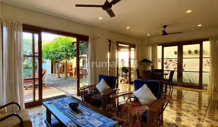 Freehold Villa That Feels Like Home, Has A Swimming Pool And A Large Garden 1