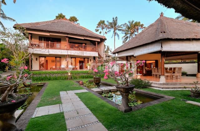 FOR SALE / FREEHOLD: Luxury Beach Front Villas 4 Beds, Jl. Pantai Cemagi, Badung, Bali