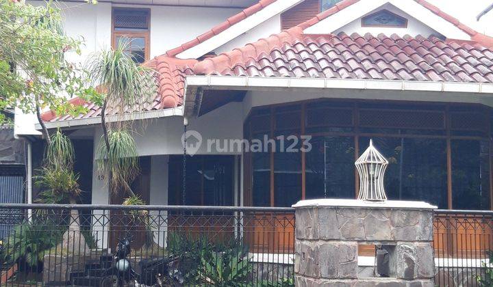 Rumah 2 Lantai Siap Huni Model Clasik Di Cicendo  1