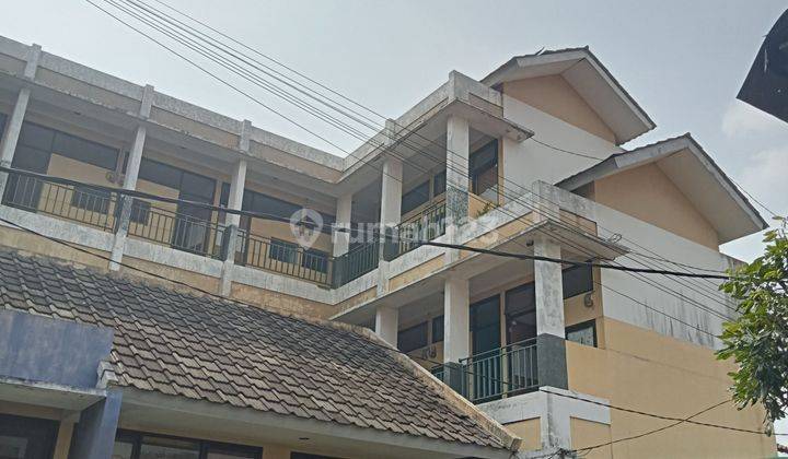 Di jual rumah kosan 3 lantai lokasi strategis  2