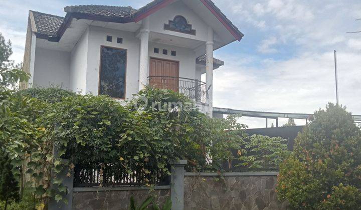 Rumah 2 lantai terawat harga menarik lokasi strategis  2