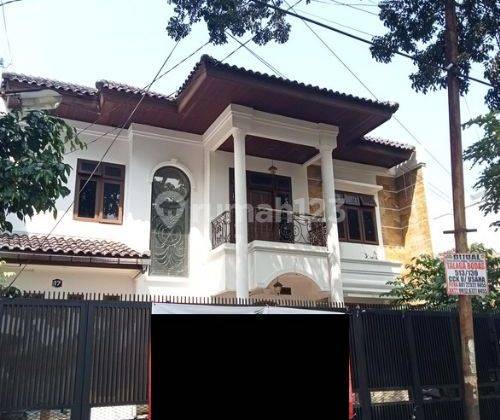 Rumah 2 lantai terawat siap huni di lengkong  1