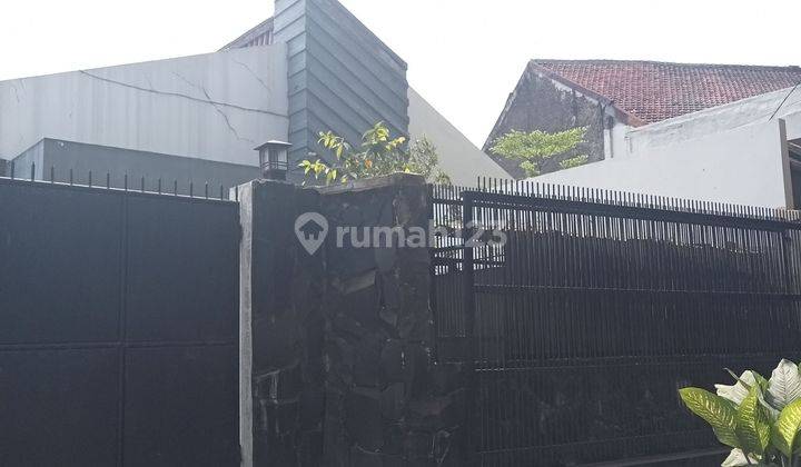 Rumah satu lantai bagus terawat di kota Bandung  1