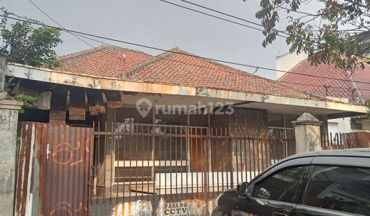 Rumah sederhana satu lantai samping jalan raya di kota Bandung  1