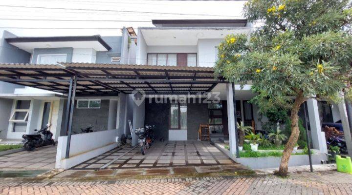 Rumah 2 lantai minimalis modern di Margahayu  1