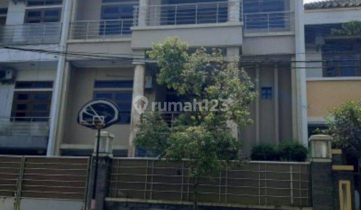 Rumah Lux terawat lokasi strategis di kota Bandung  2