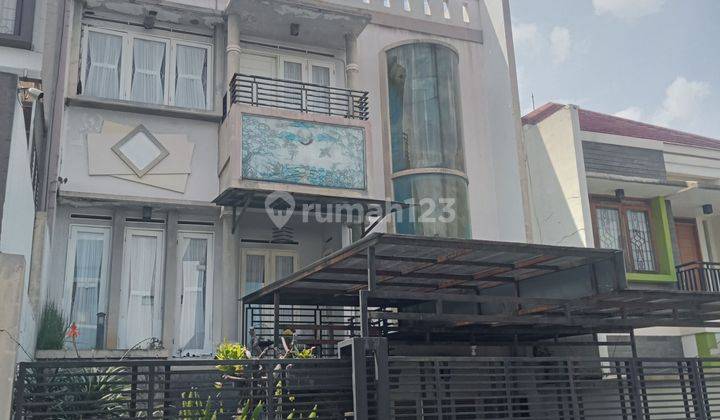 Rumah Modern 2 Lantai Terawat Di Sukajadi  1