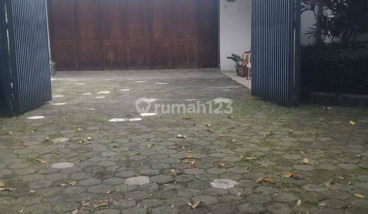 Rumah Luas Nyaman Strategis Terawat di Mainroad Wastukencana 2