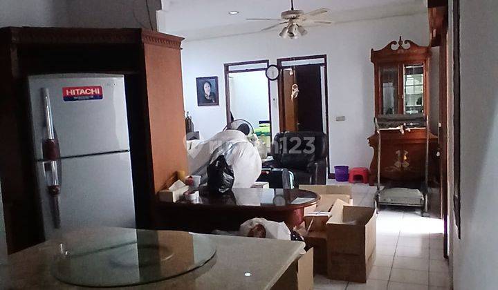 Rumah Besar Strategis Cocok Untuk Kantor di Sayap Moh Toha 1