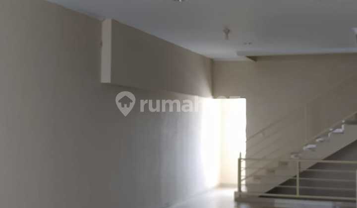Ruko 3 Lantai Siap Pakai Strategis di Mainroad Holis 1